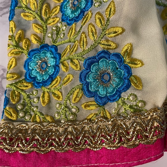 Floral 32 size Saree Set - Picture 10 of 16